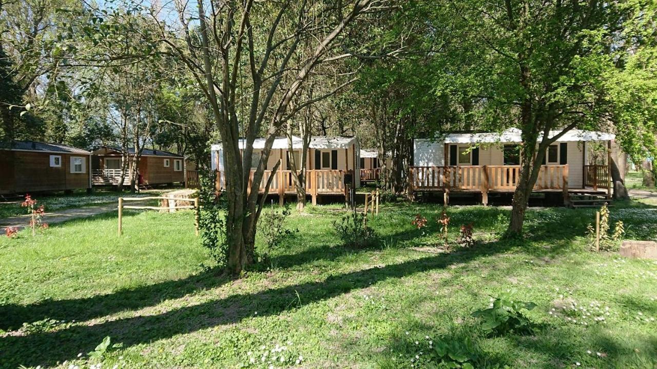 Camping Du Lion Bourg-Saint-Andeol Exterior photo